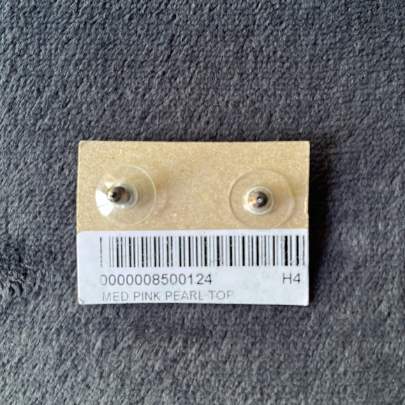 NWT Sri Lankan Pink Pearl Stud Earrings - Picture 2 of 5